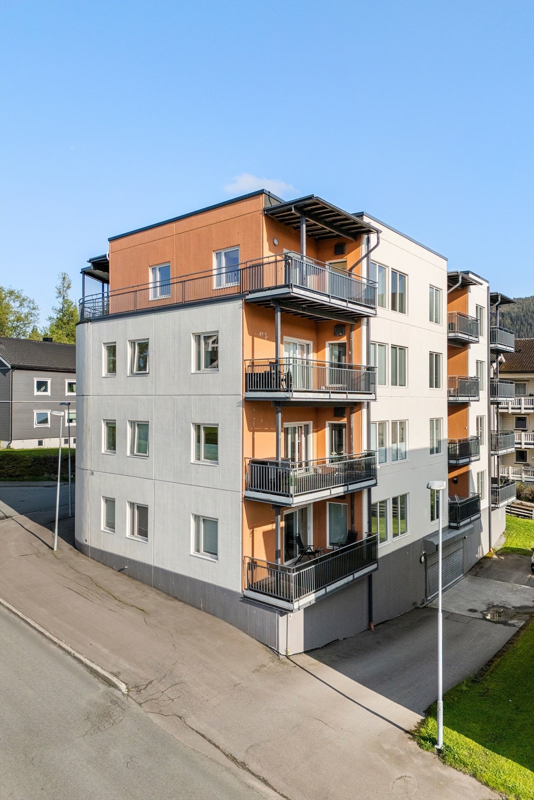 Eiendomsmegler MNEF Kristine Langfjell har gleden av å presentere Lars Meyers gate 14. En lekker 3-roms andelsleilighet med fantastisk utsikt! Galleribilde