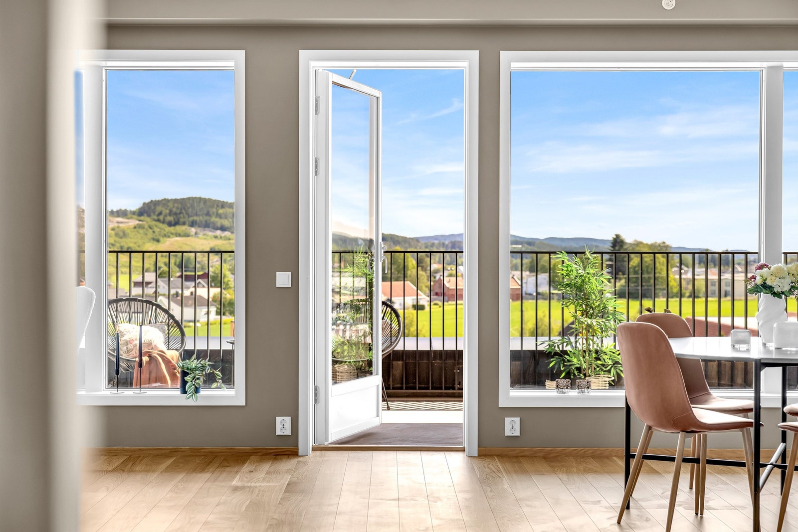 Flott sørvendt balkong på ca 23kvm Galleribilde