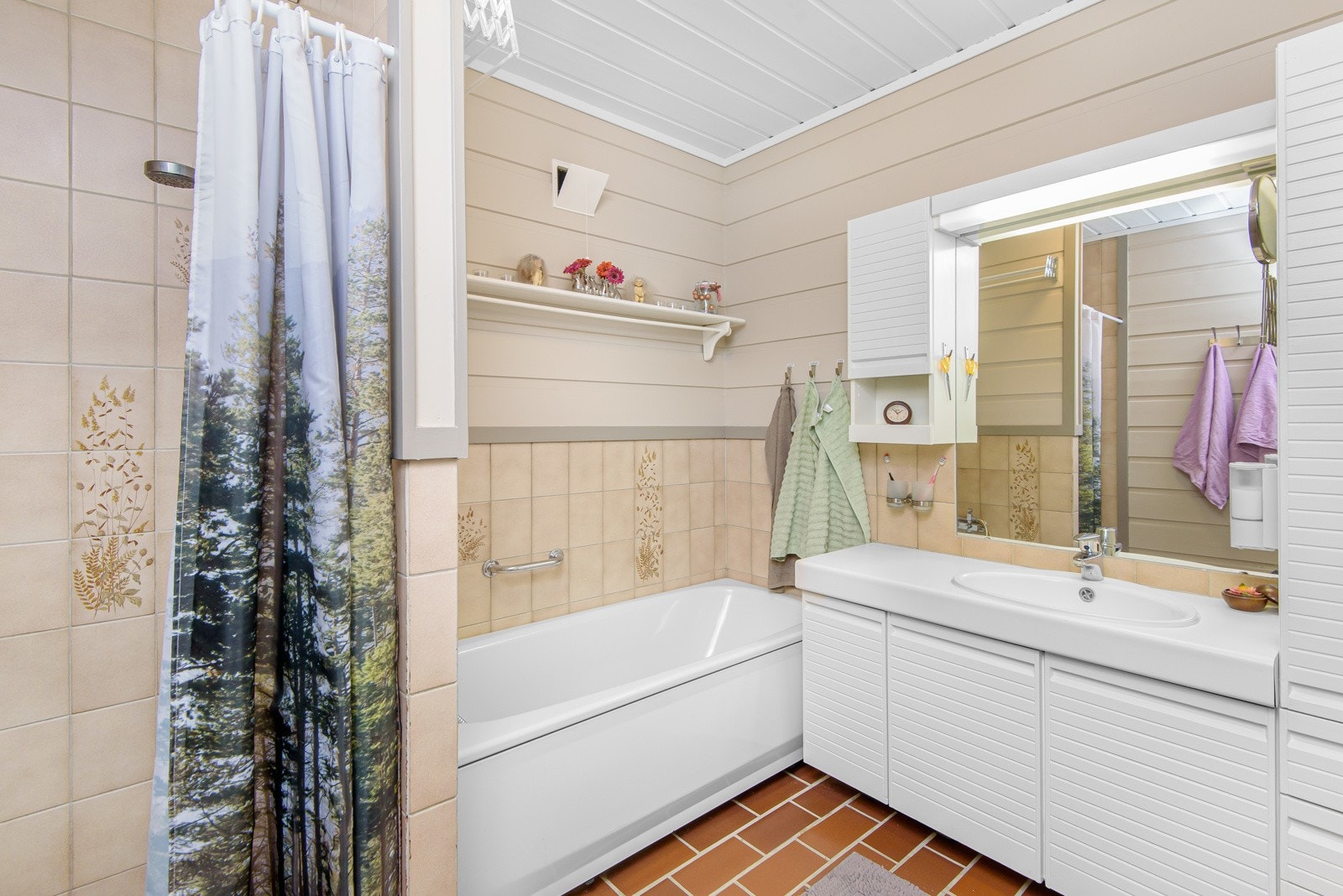 Bad, sokkelleilighet Galleribilde