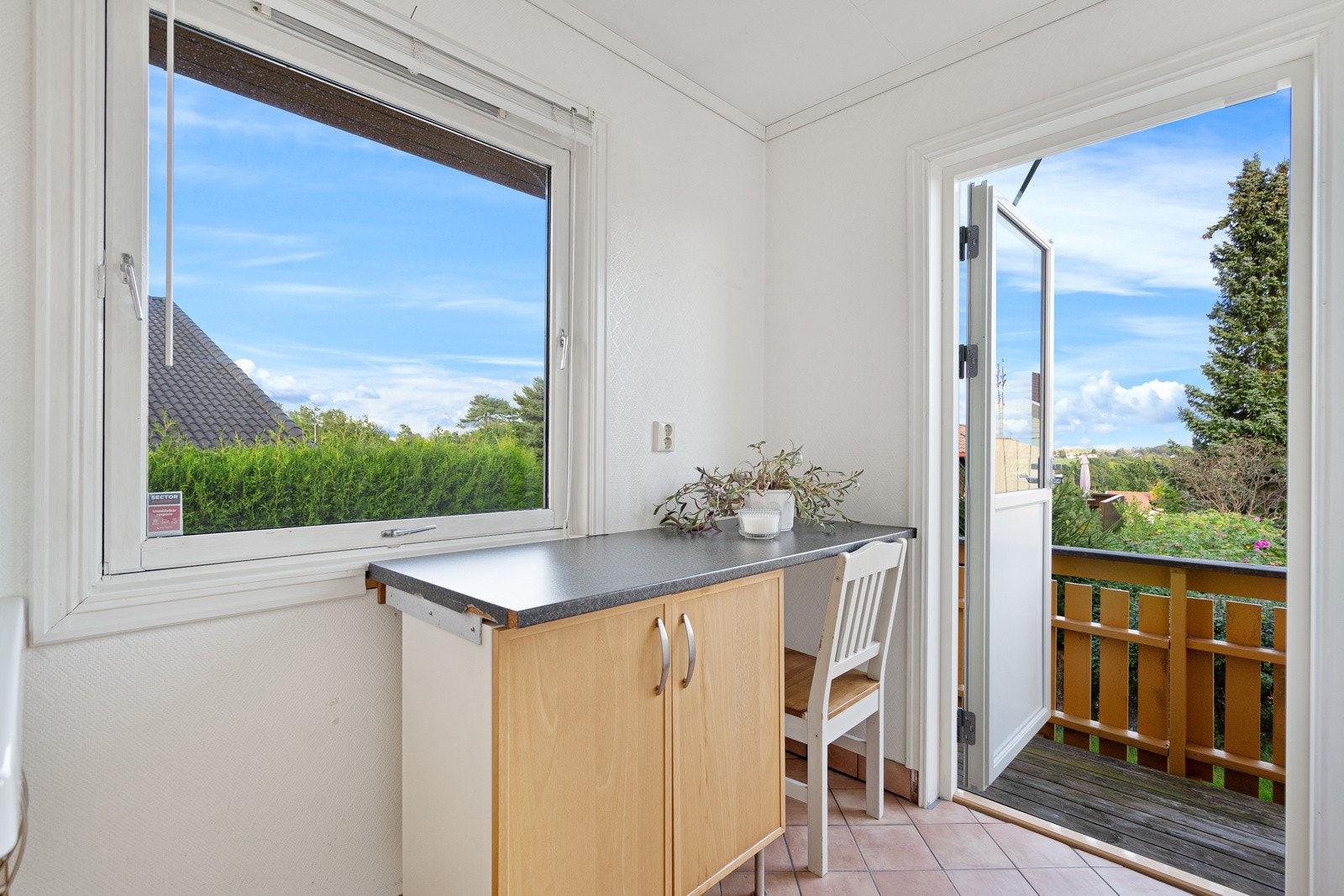 Fra vaskerommet er det utgang til hagen Galleribilde