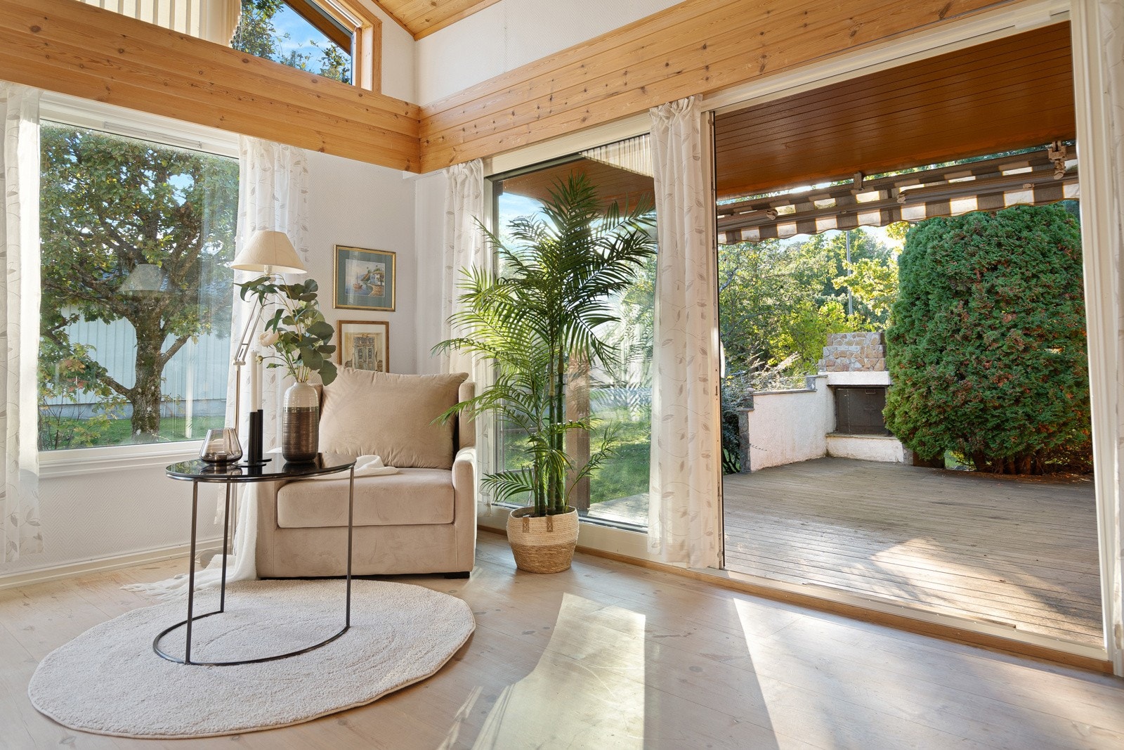 Fra stue er det utgang til herlig terrasse Galleribilde