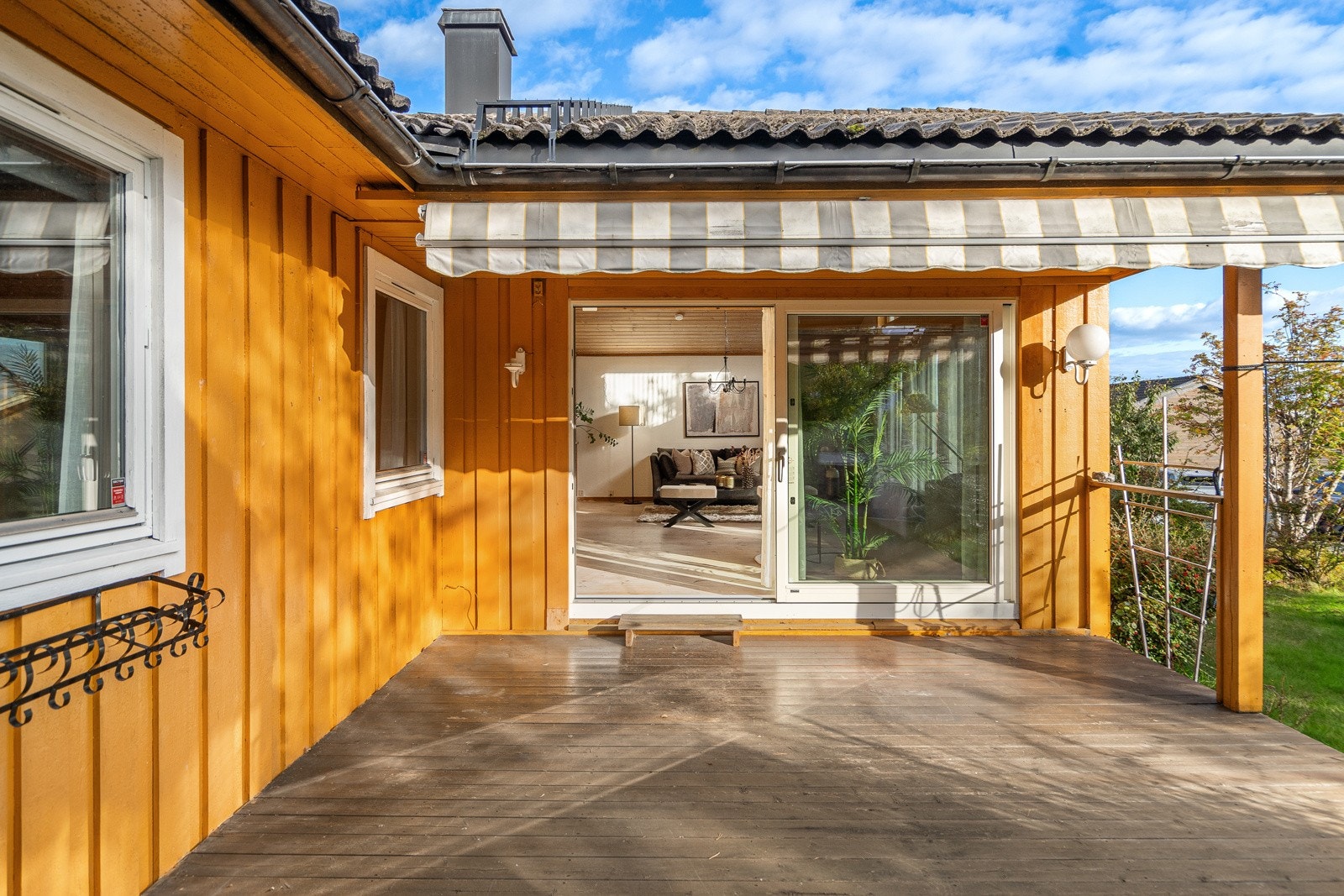 Lun og fin uteplass Galleribilde