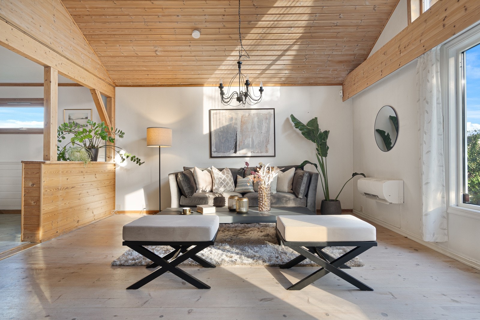 Vinduene bidrar til at det strømmer inn rikelig med herlig lys Galleribilde