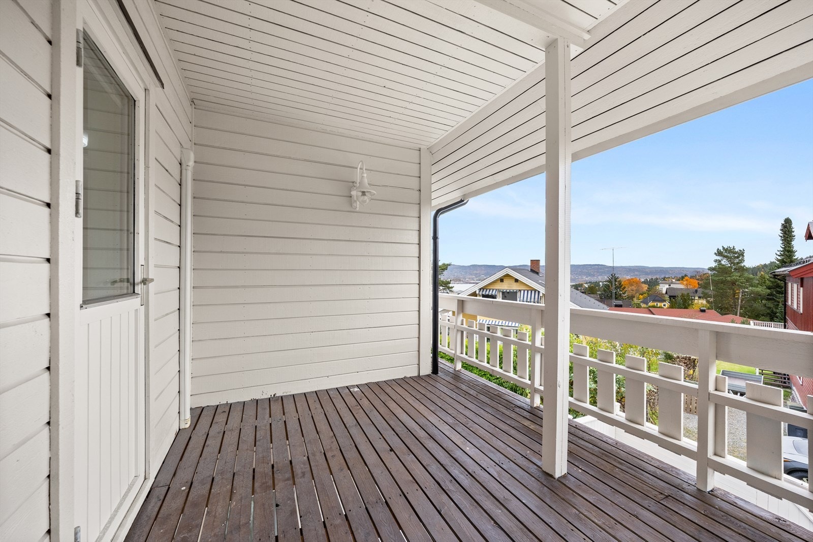 Utgang til takoverbygget veranda med nydelig utsikt Galleribilde