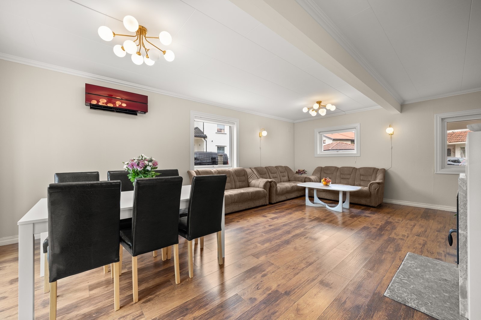 Overflatene er malt i senere tid Galleribilde