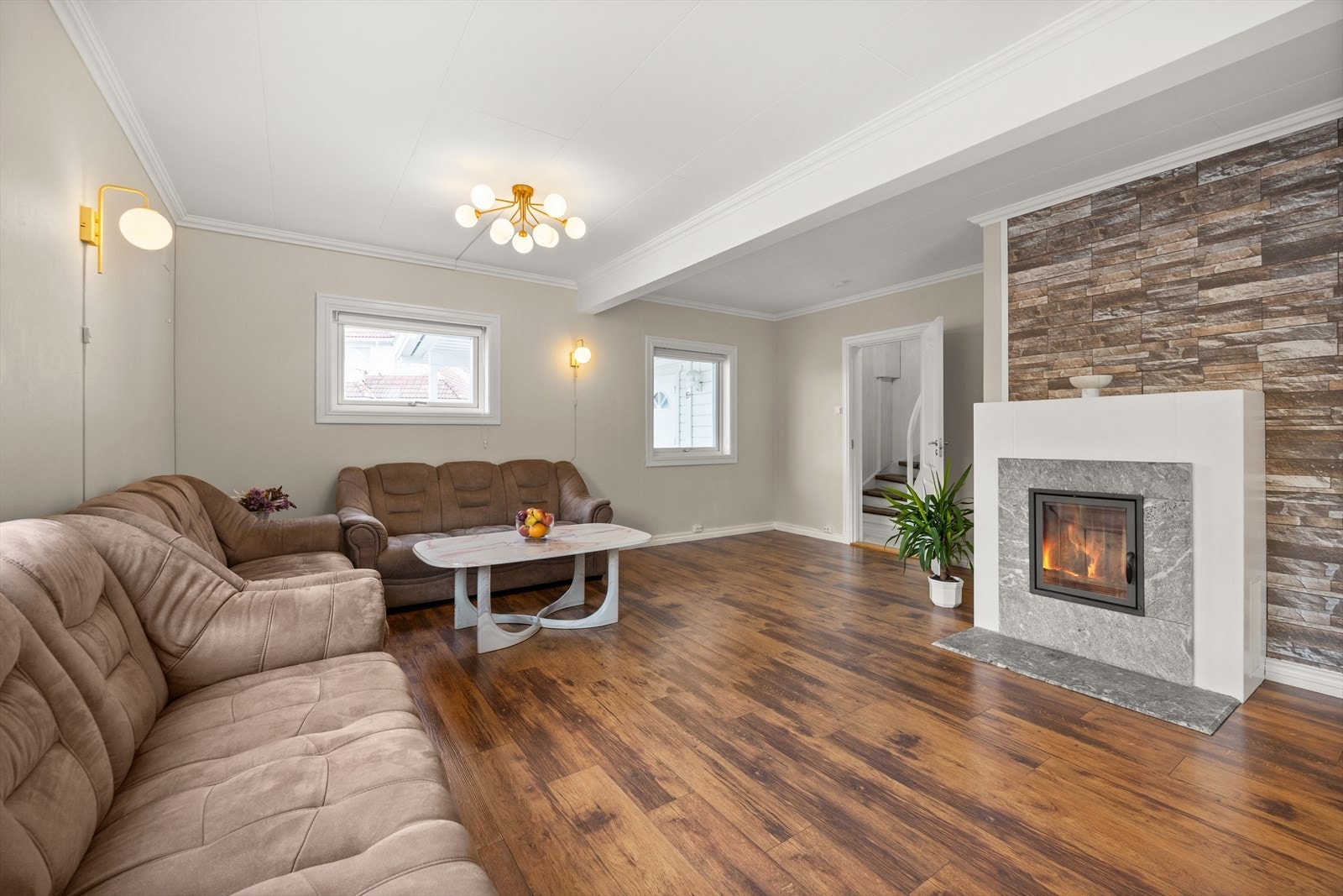 Fra hall kommer man inn til stuen Galleribilde