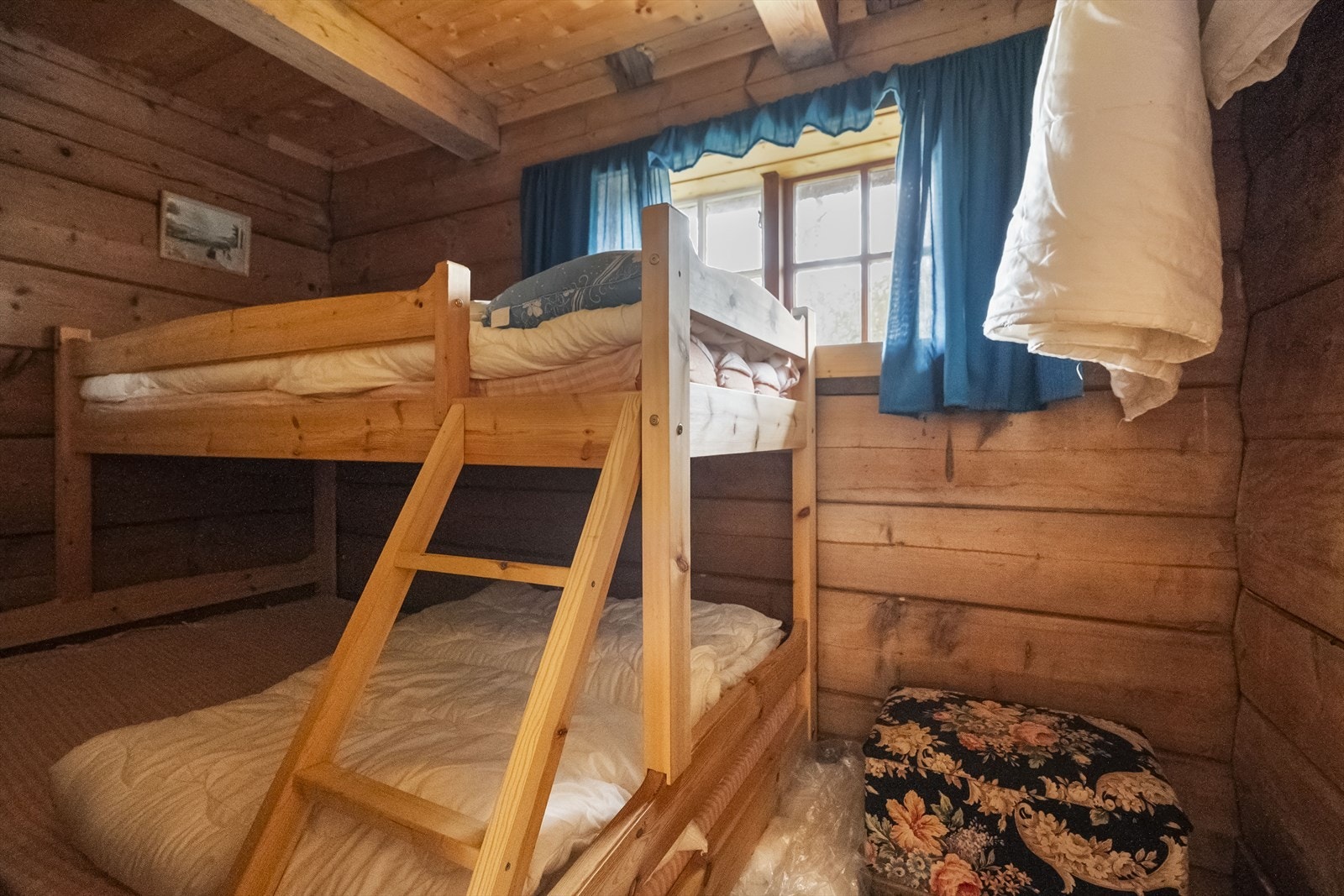 - I hovedhuset er det et soverom - Galleribilde