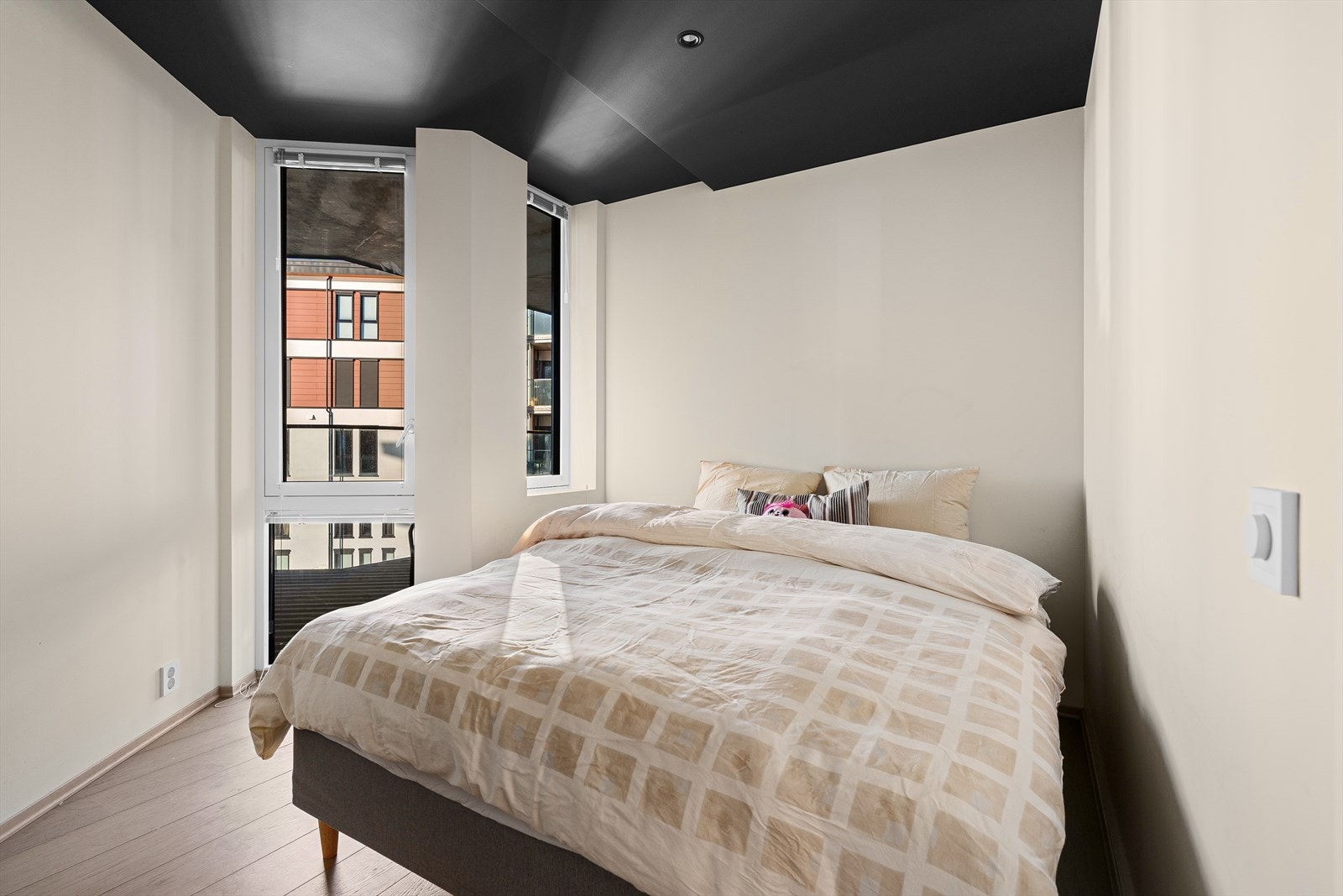 Soverom nr. 2 er også av god størrelse med plass til en dobbeltseng, samt garderobeløsing. Galleribilde