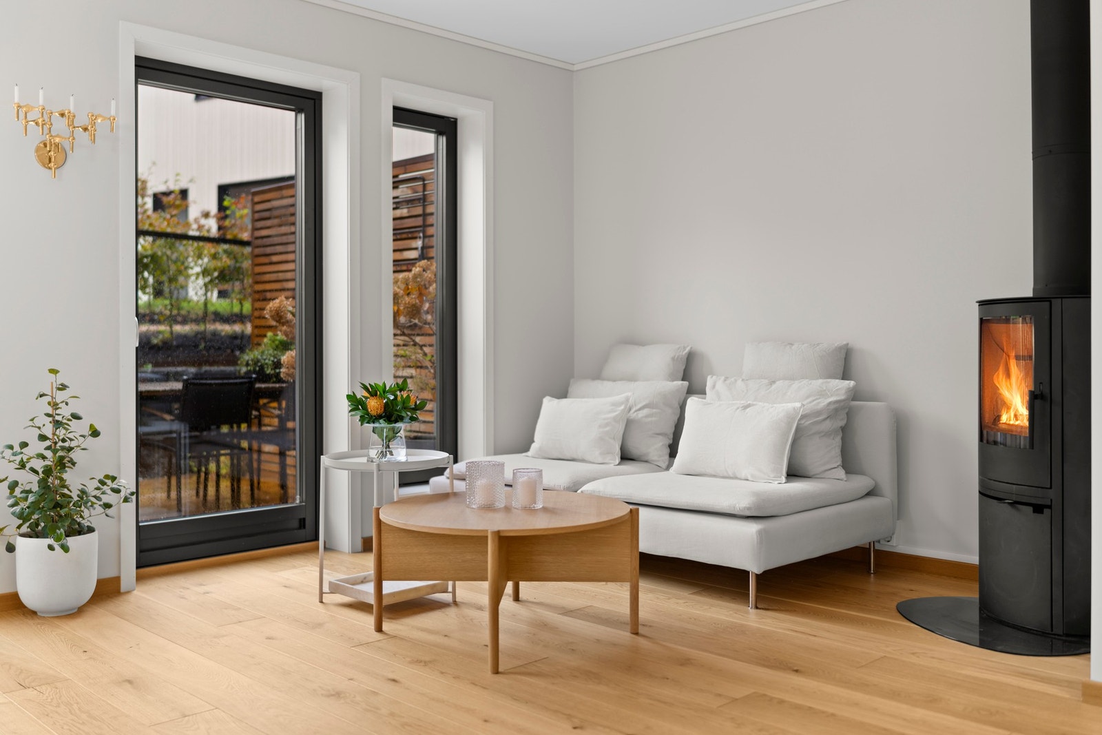 Hyggelig stue med vedovn Galleribilde