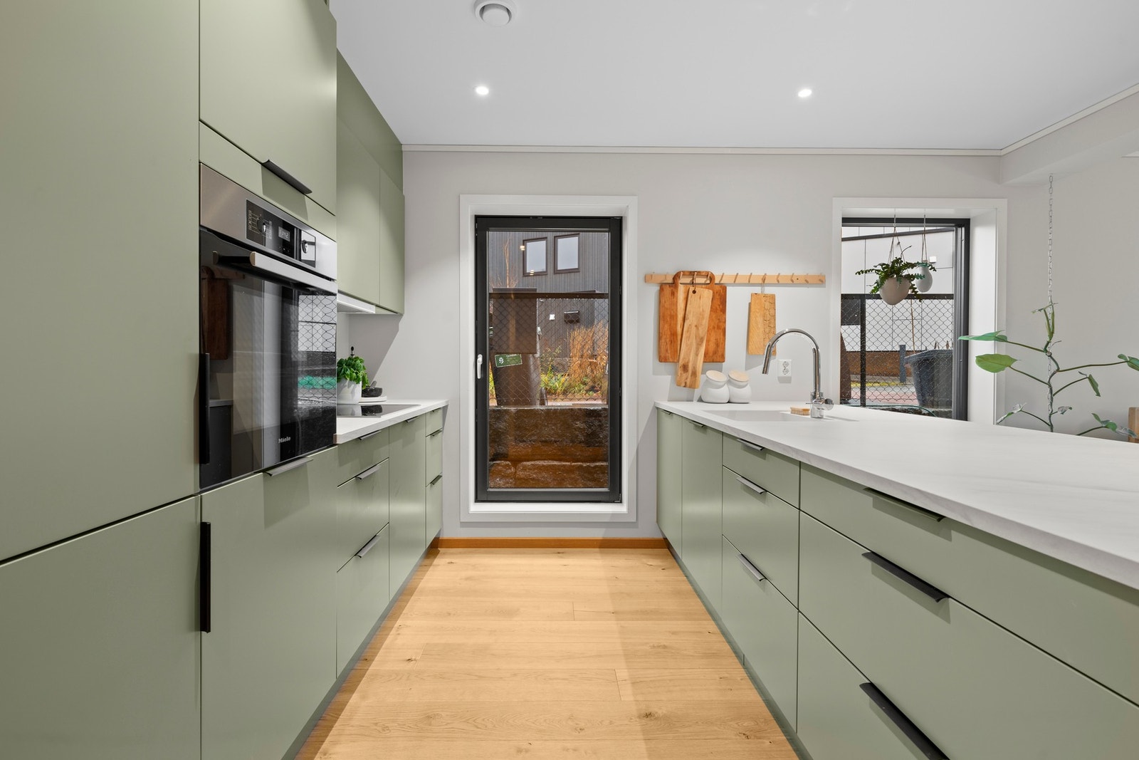 Godt med oppbevaring og benkeplass Galleribilde