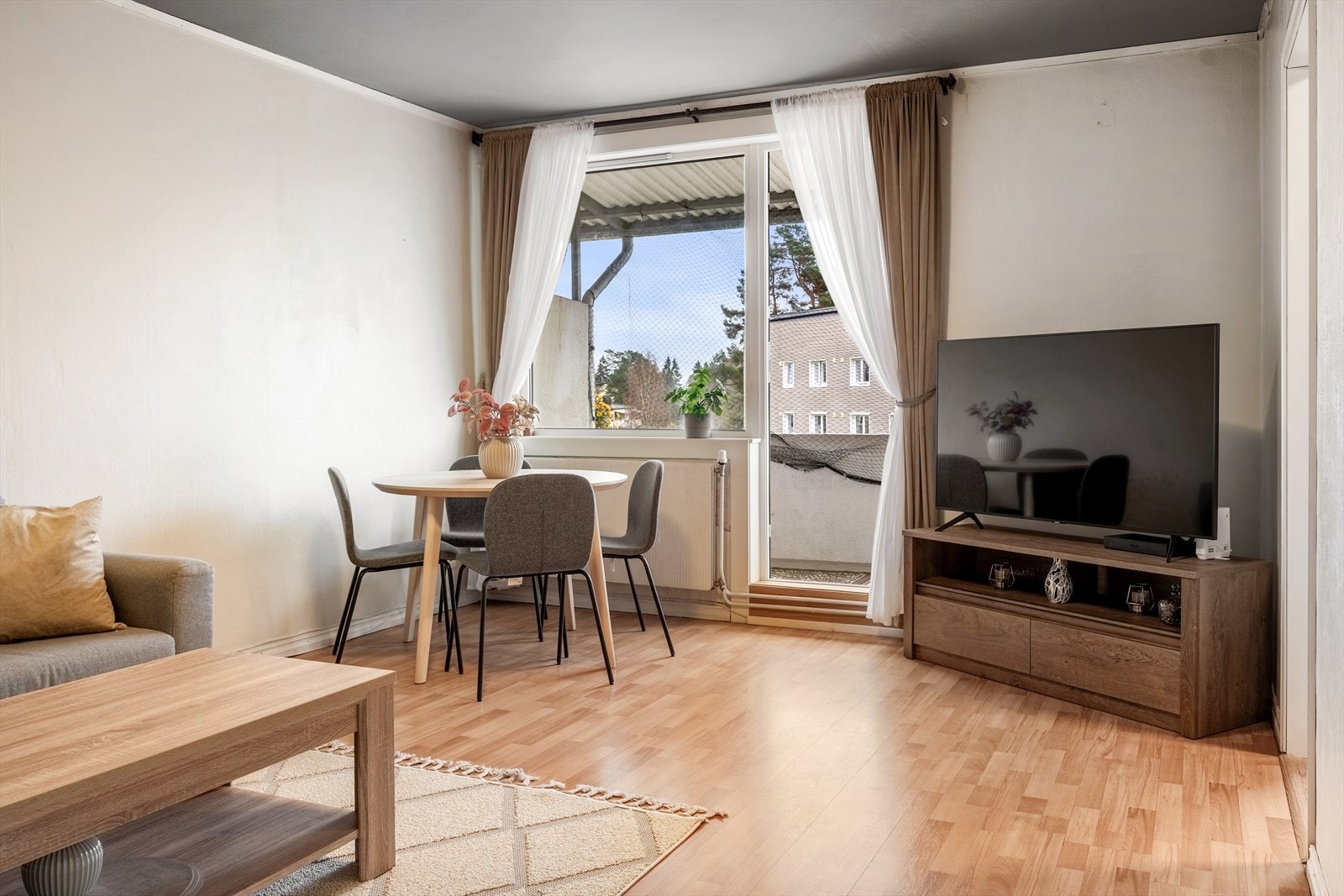 Drømmer dere om et hjem dere kan forme etter egne ønsker, med god planløsning, og sentral beliggenhet nær t-bane og servicetilbud? Da bør dere ta en titt på denne! Galleribilde