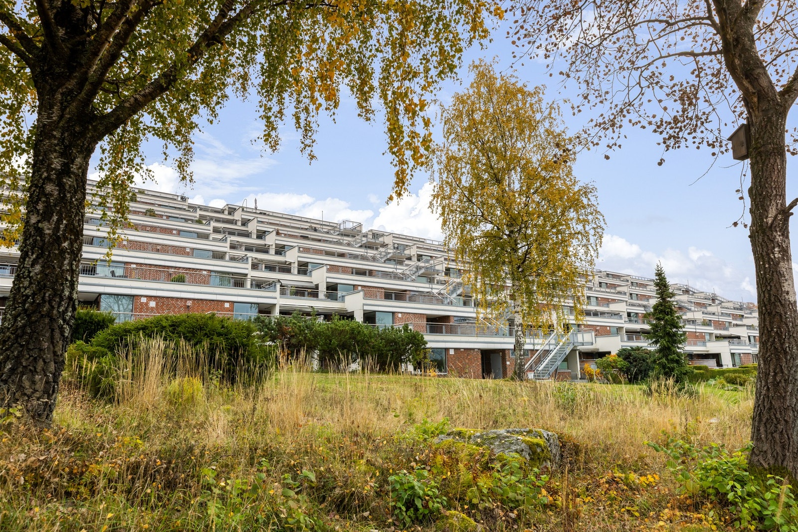 Leiligheten ligger i et svært attraktivt og barnevennlig boligområde sentralt på Oppsal. Galleribilde