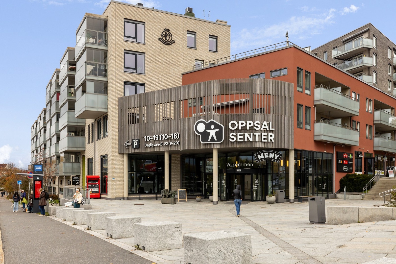 Kort vei til Oppsal senter som tilbyr et bredt servicetilbud! Galleribilde