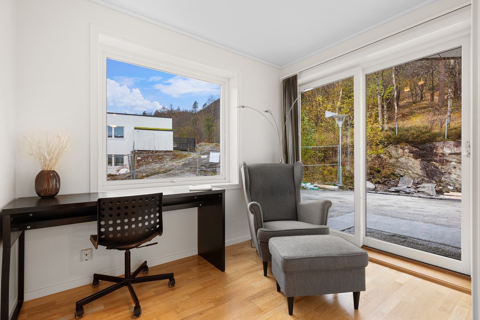 Det tredje soverommet har skyvedør ut mot inngangsdøren Galleribilde