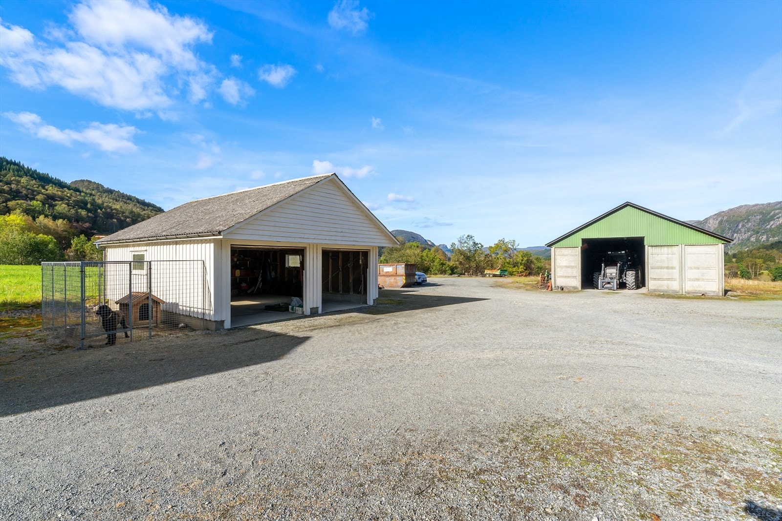 Garasje til Rivelandsvegen 150 og redskapshus Galleribilde