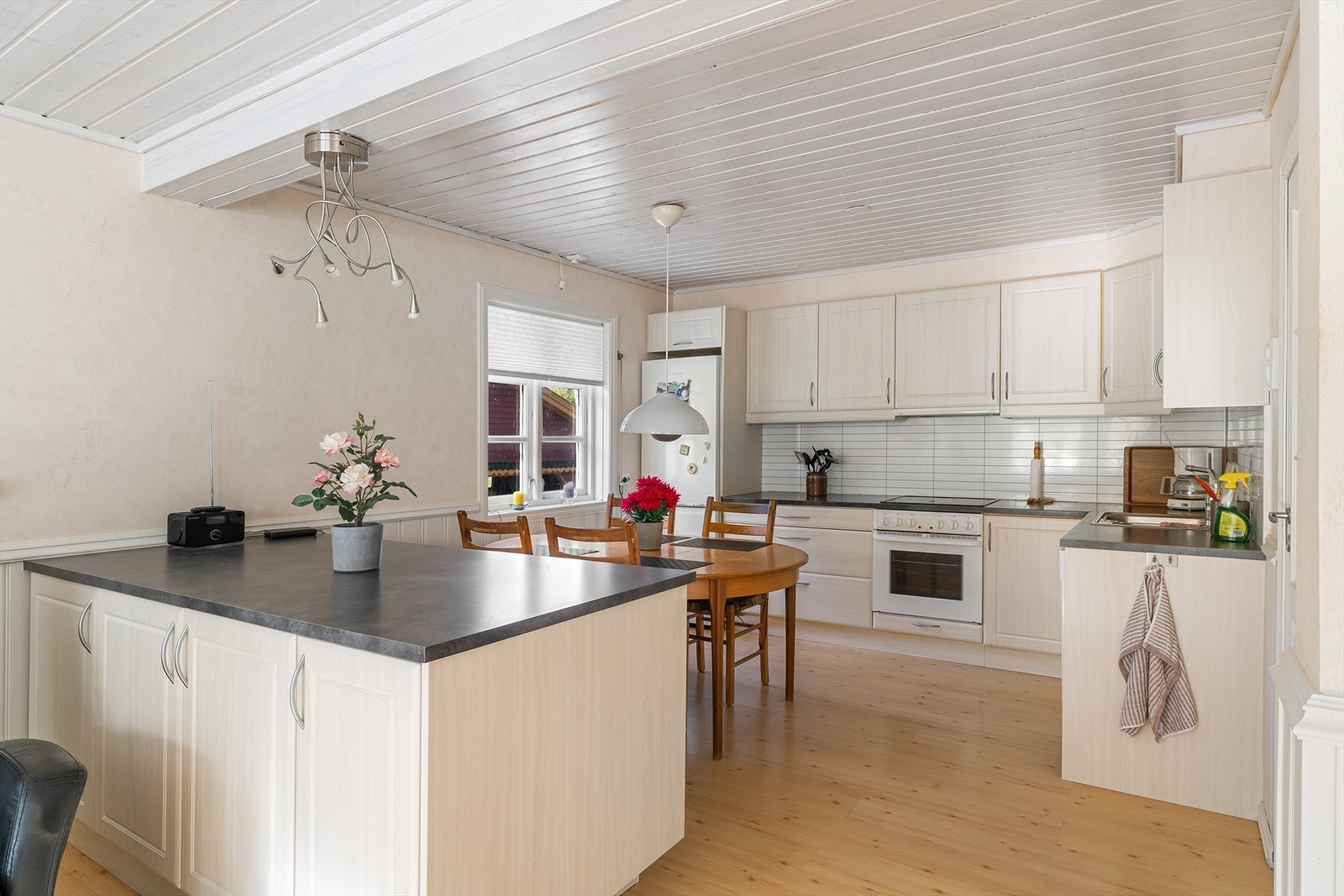 Rivelandsvegen 150: kjøkken Galleribilde