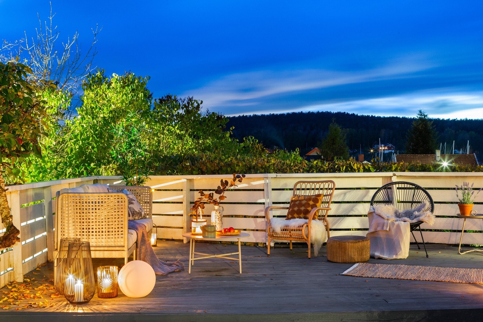 Utsikt over Son sentrum, med seilmaster og horisont Galleribilde