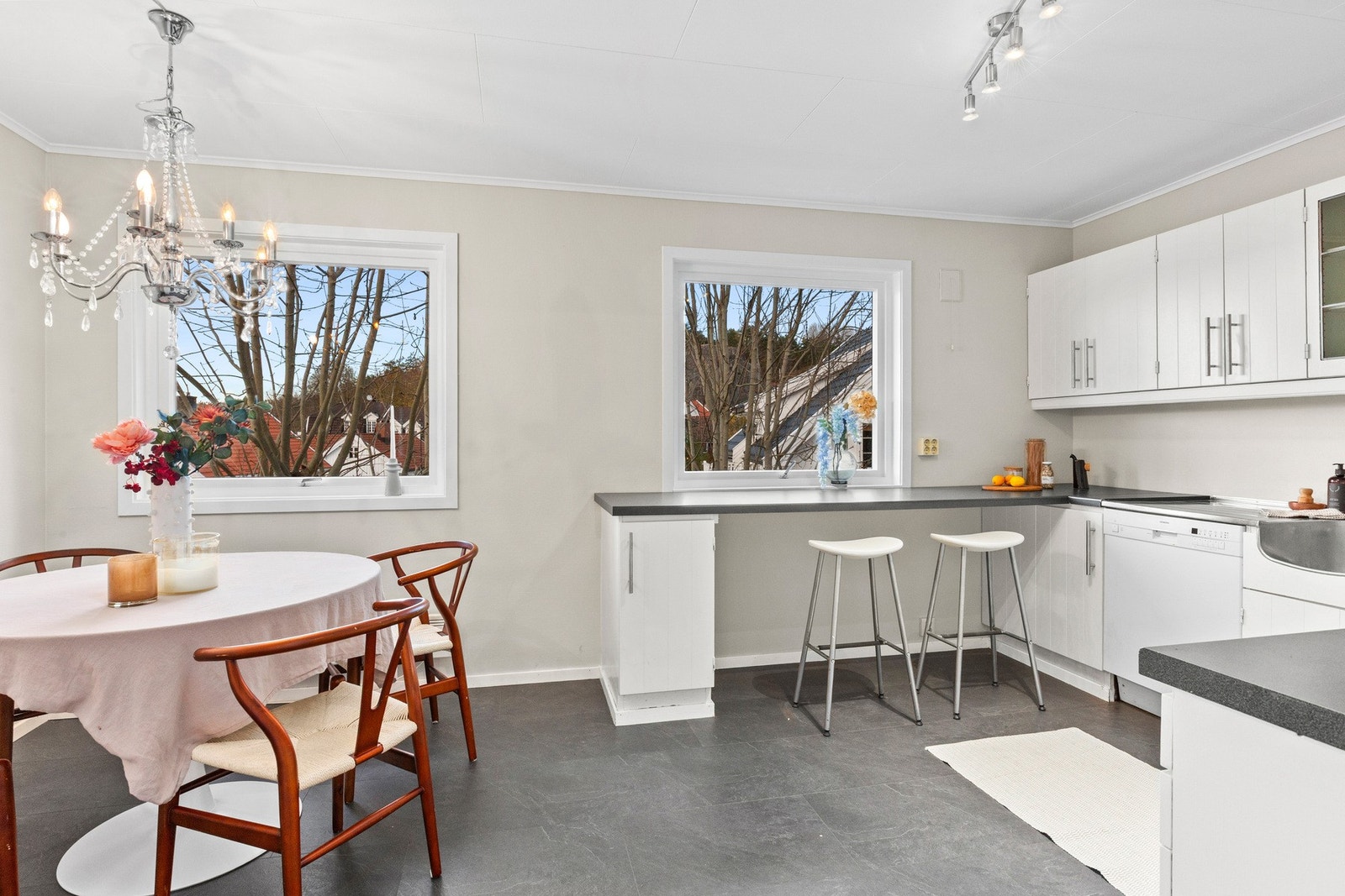 Stort, delikat kjøkken Galleribilde