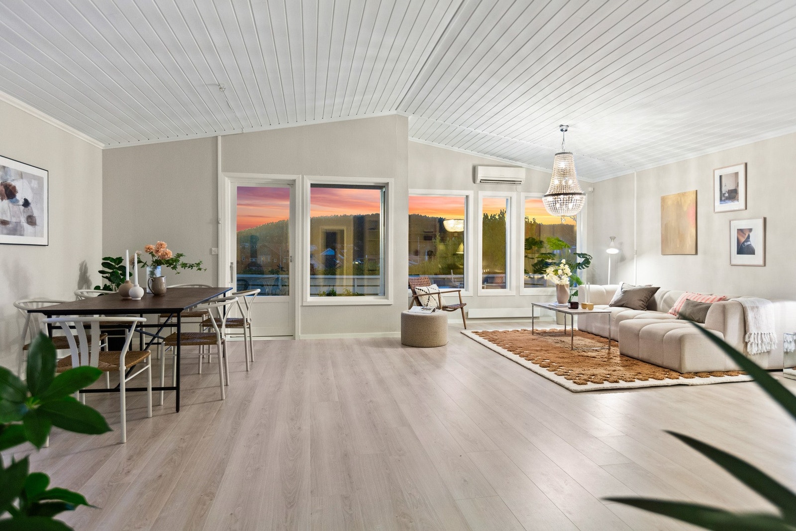 Store vinduer gir godt med lysinnslipp Galleribilde