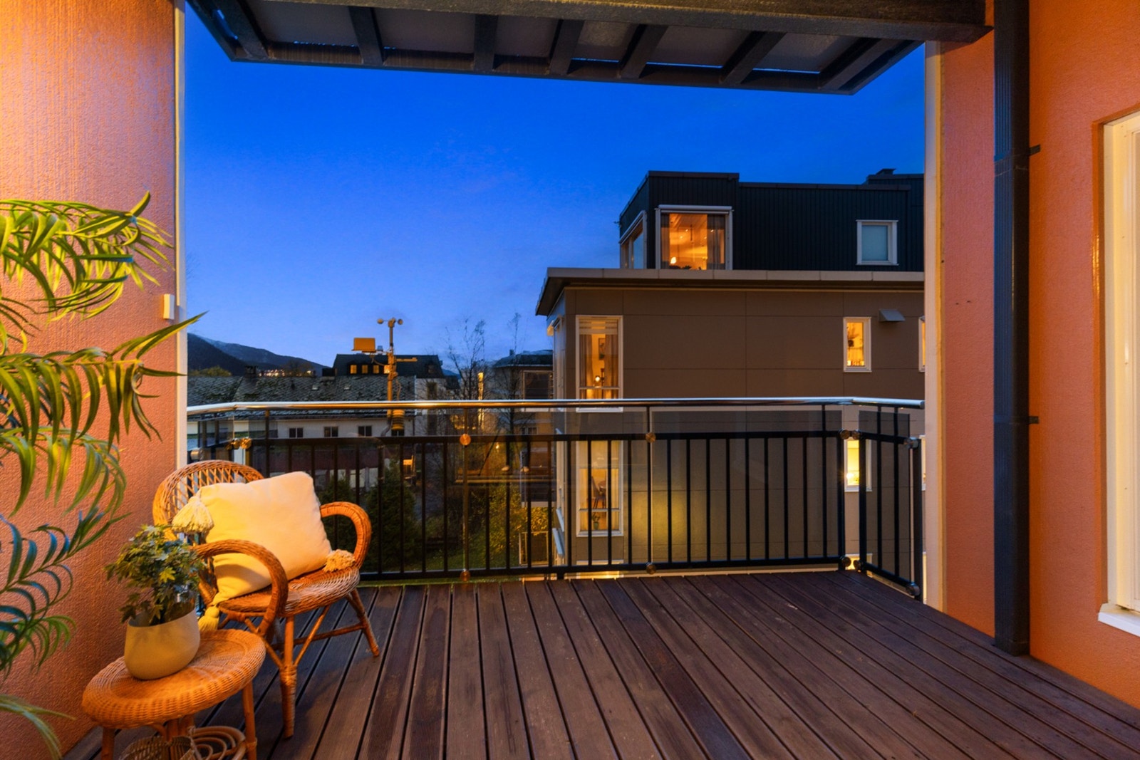 Lun og fin balkong Galleribilde