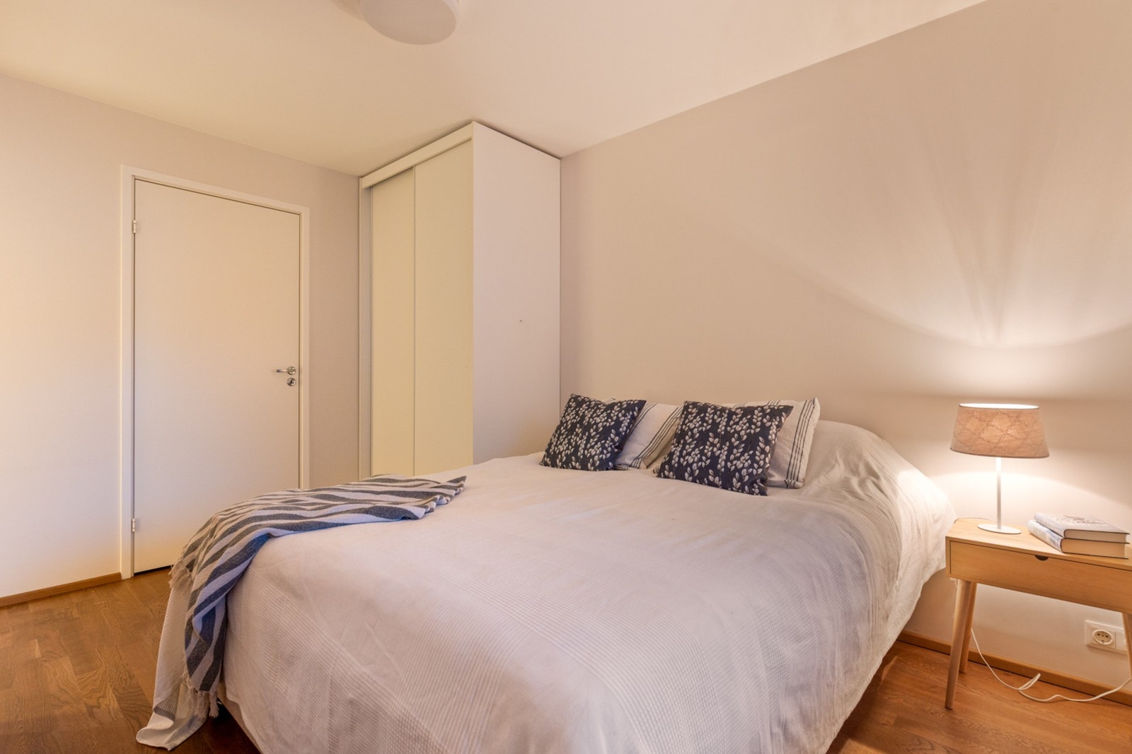 Dør inn til garderobe/bod Galleribilde