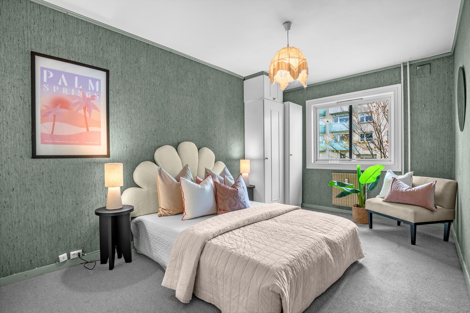 Soverommet er stort og luftig med god plass til dobbeltseng og oppbevaringsmuligheter. Galleribilde