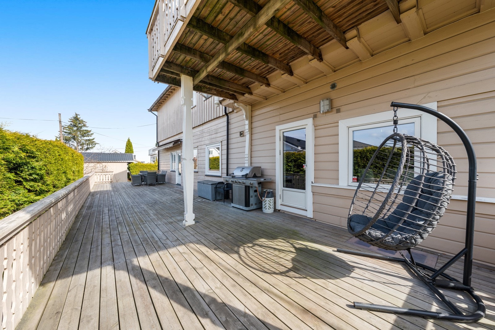 Terrassen er på hele 66 kvm og vender mot vest. Galleribilde