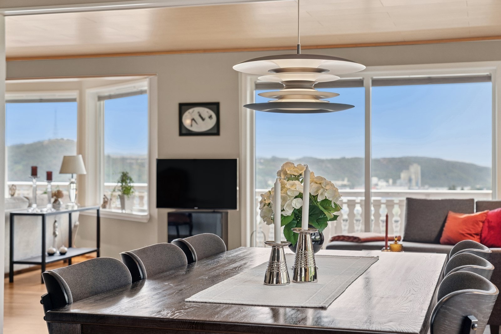 Kjøkken og stue er i åpen løsning Galleribilde