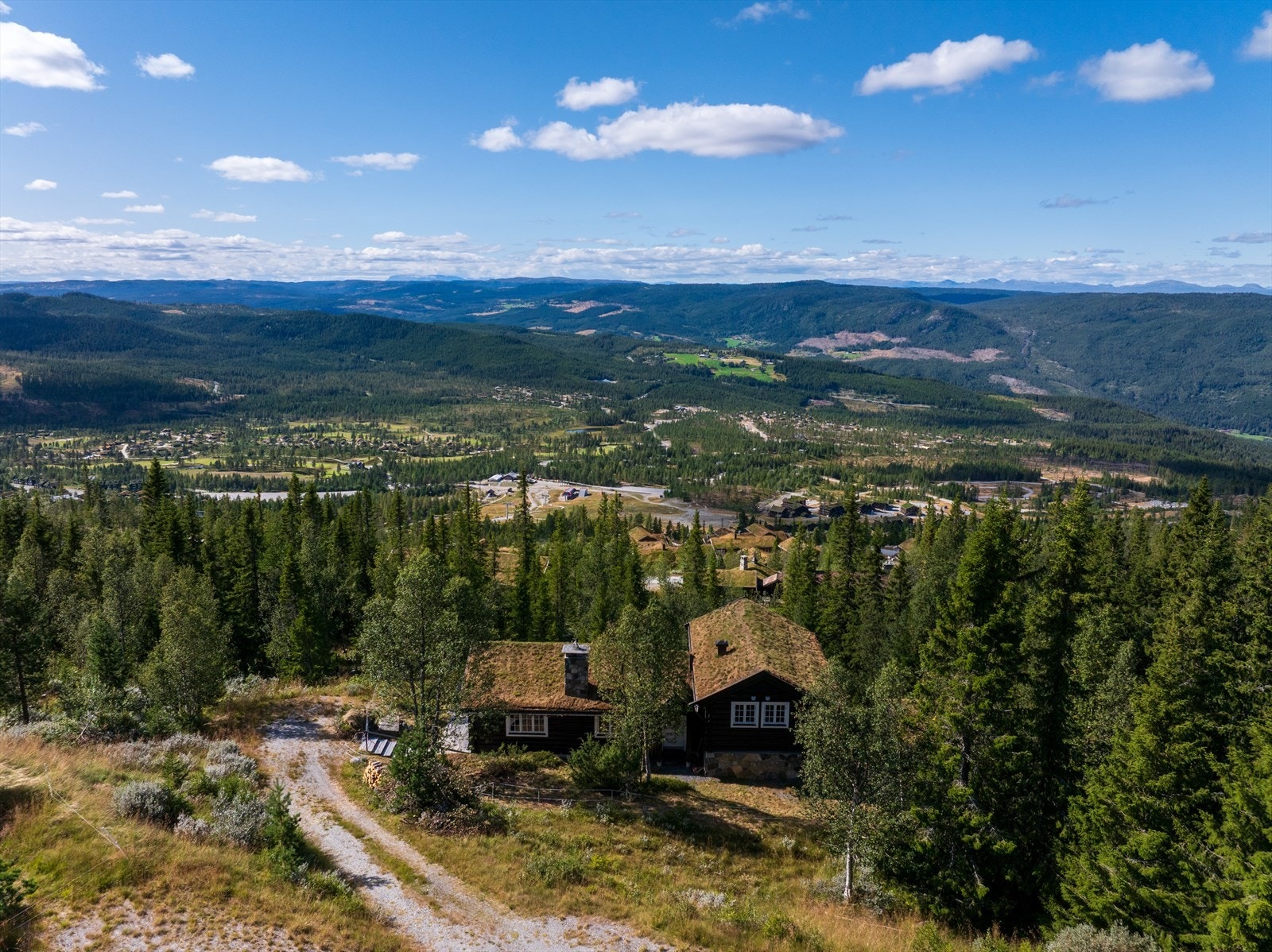 Drømmer du om lange turer i skog og mark, fart og moro i alpinbakken og hygge i solveggen med familien og venner, er dette det rette stedet for deg. Galleribilde