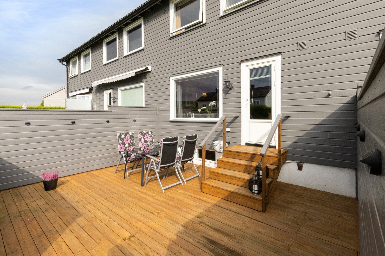 Terrassen er lun og skjermet Galleribilde