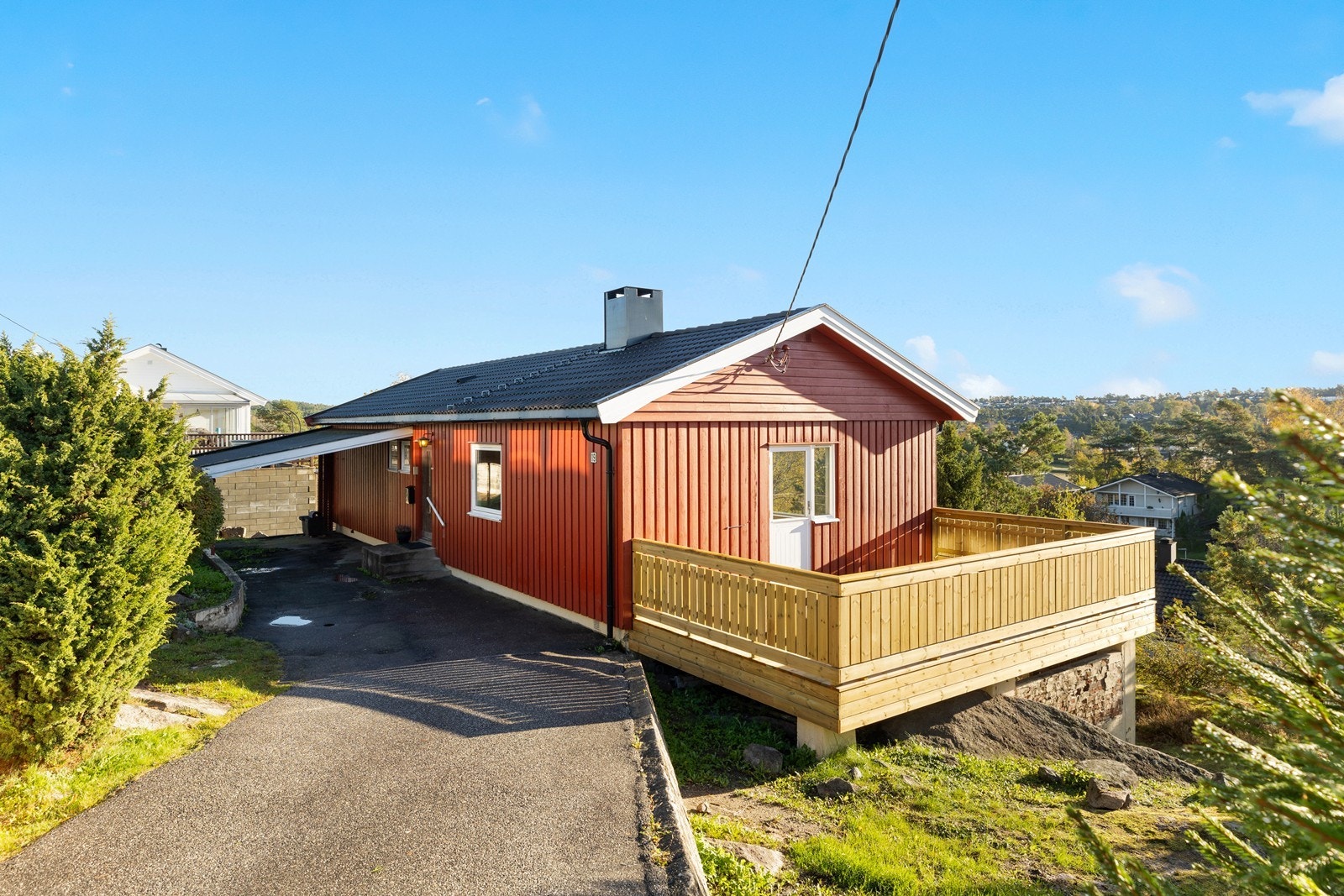 Velkommen til Liaåsen 19 - Eldre enebolig med fin utsikt i blindvei mellom Trosvik og Pettersand - ca 4,5 km til bykjernen Galleribilde