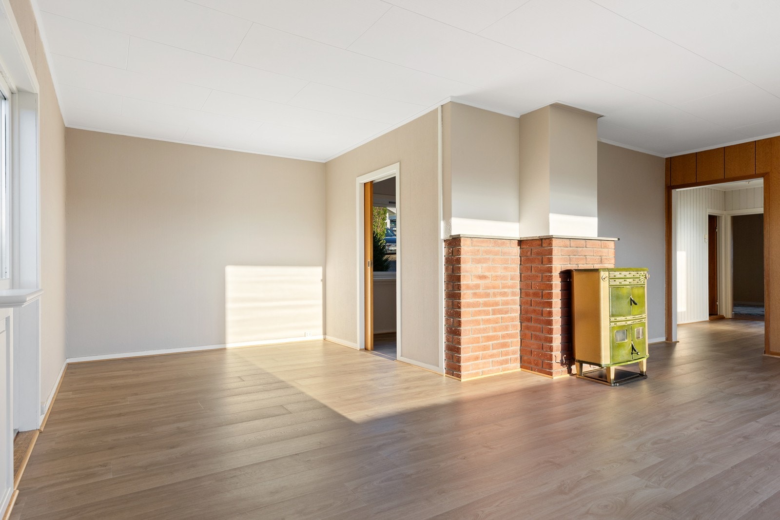 Oppvarming med kamin/vedovn samt elektrisk Galleribilde