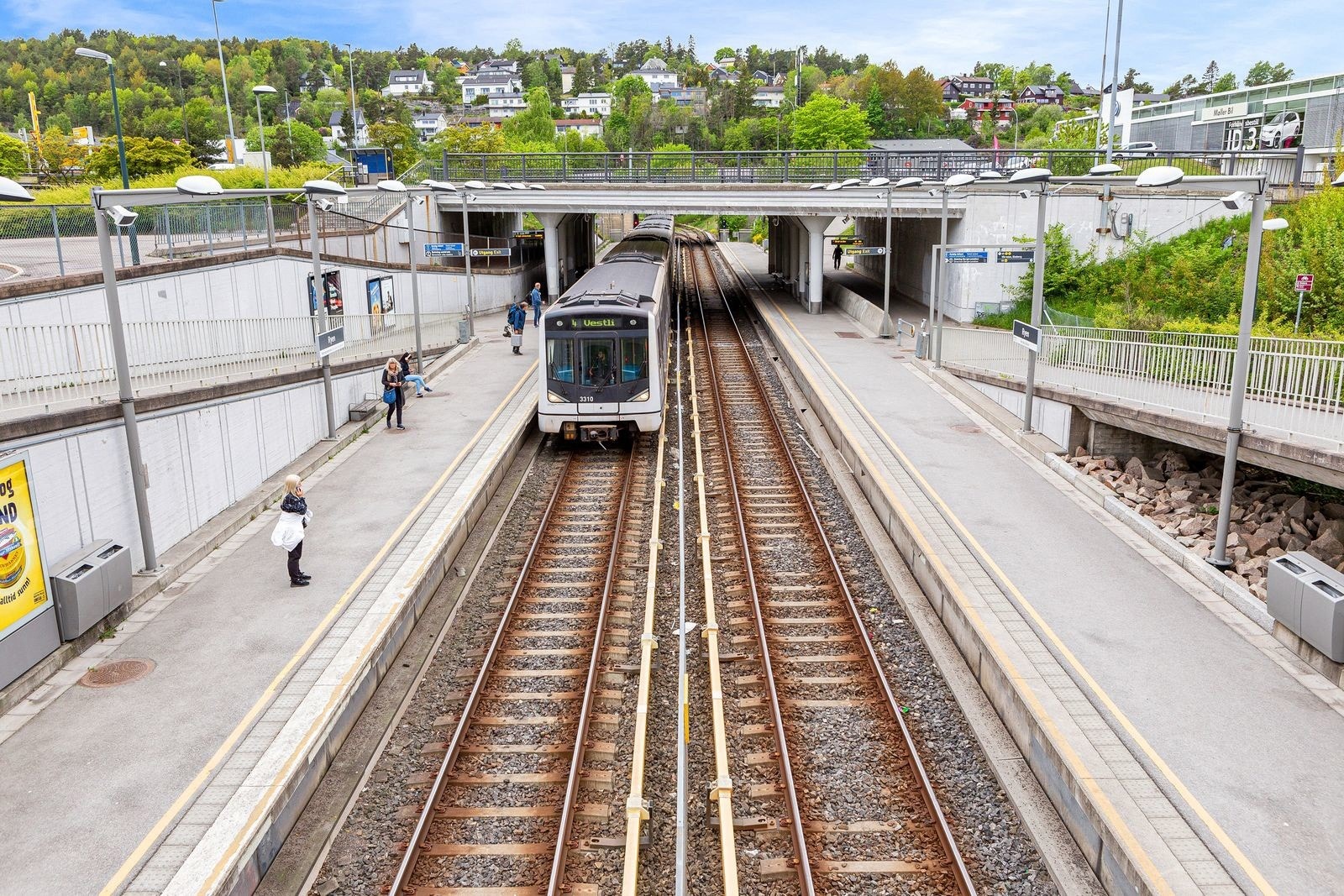 Fra boligen er det kort vei til kollektivtransport - buss, T-bane og flybuss rett i nærheten. Galleribilde