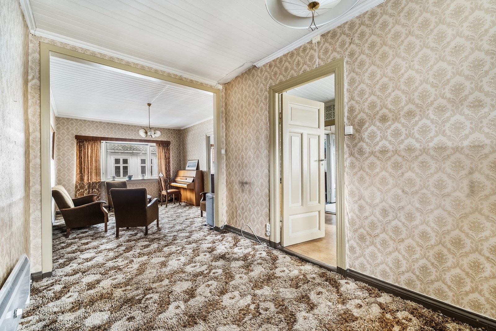 Tidligere var rommet avdelt med vegg, slik at det var soverom og stue her. Galleribilde