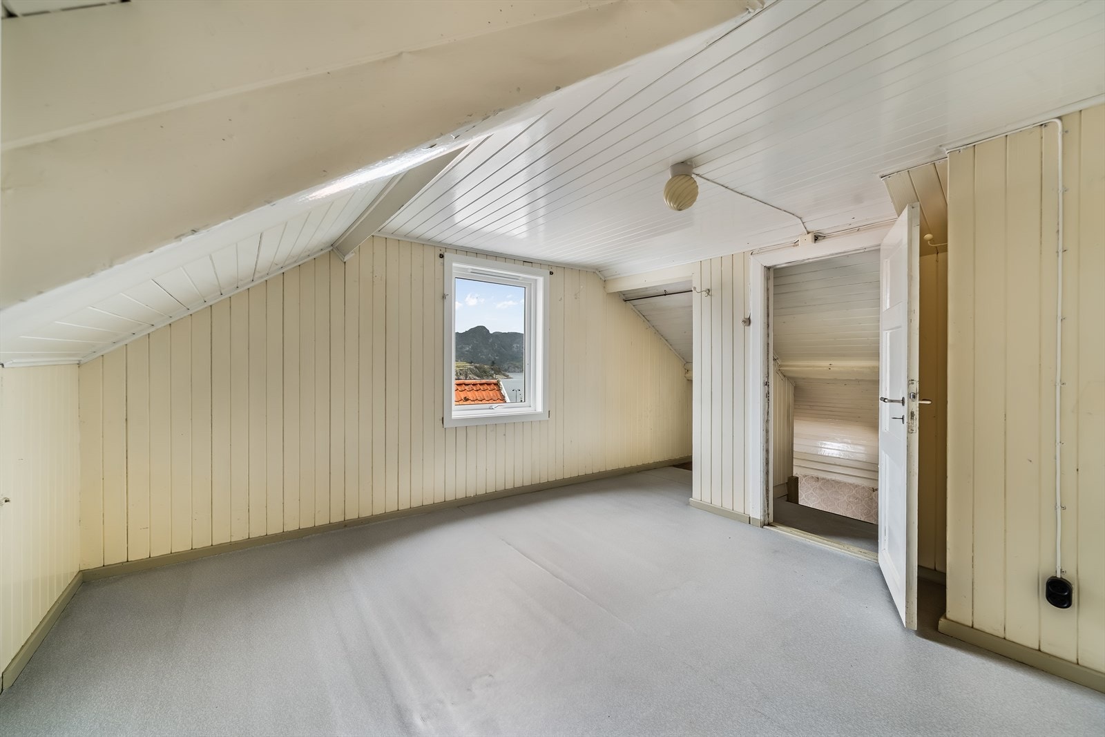 Soverom på loftet. Galleribilde