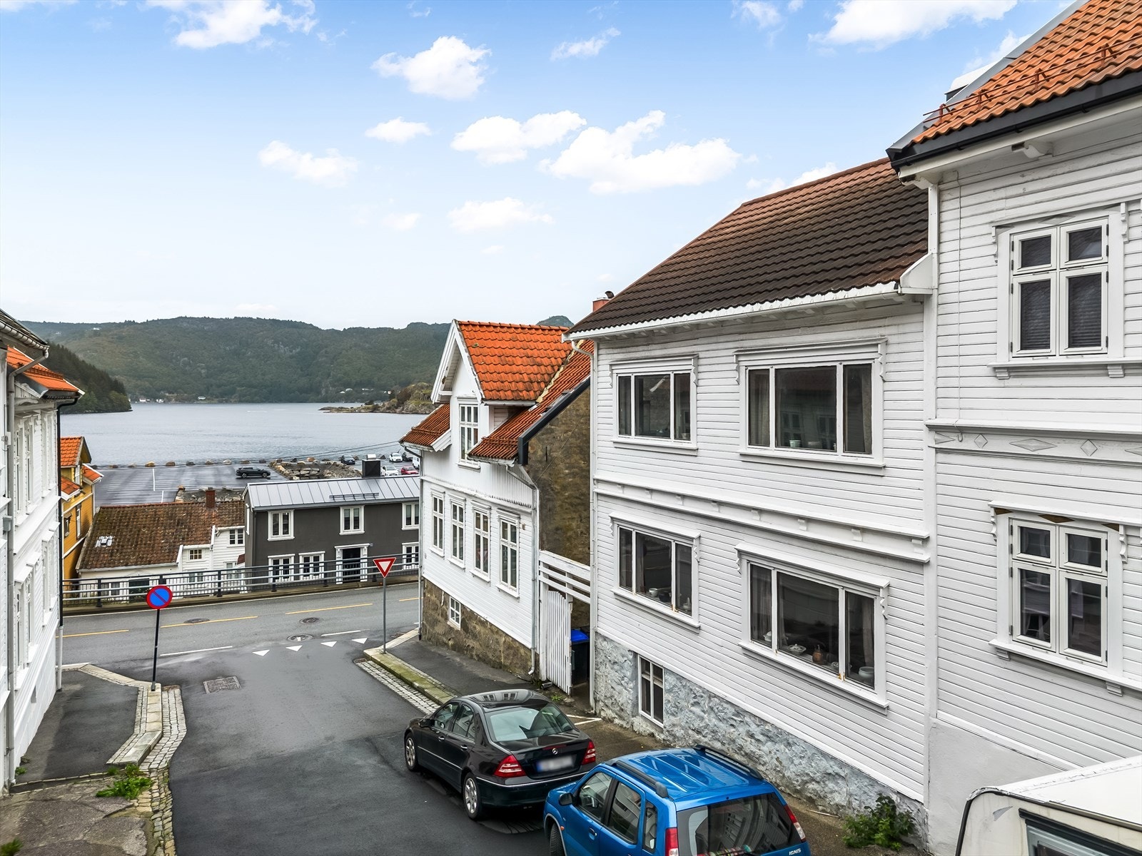 Eiendomsmegler MNEF Anita Cecilie Gabrielsen ønsker velkommen til Kjørbos gate 4! Galleribilde