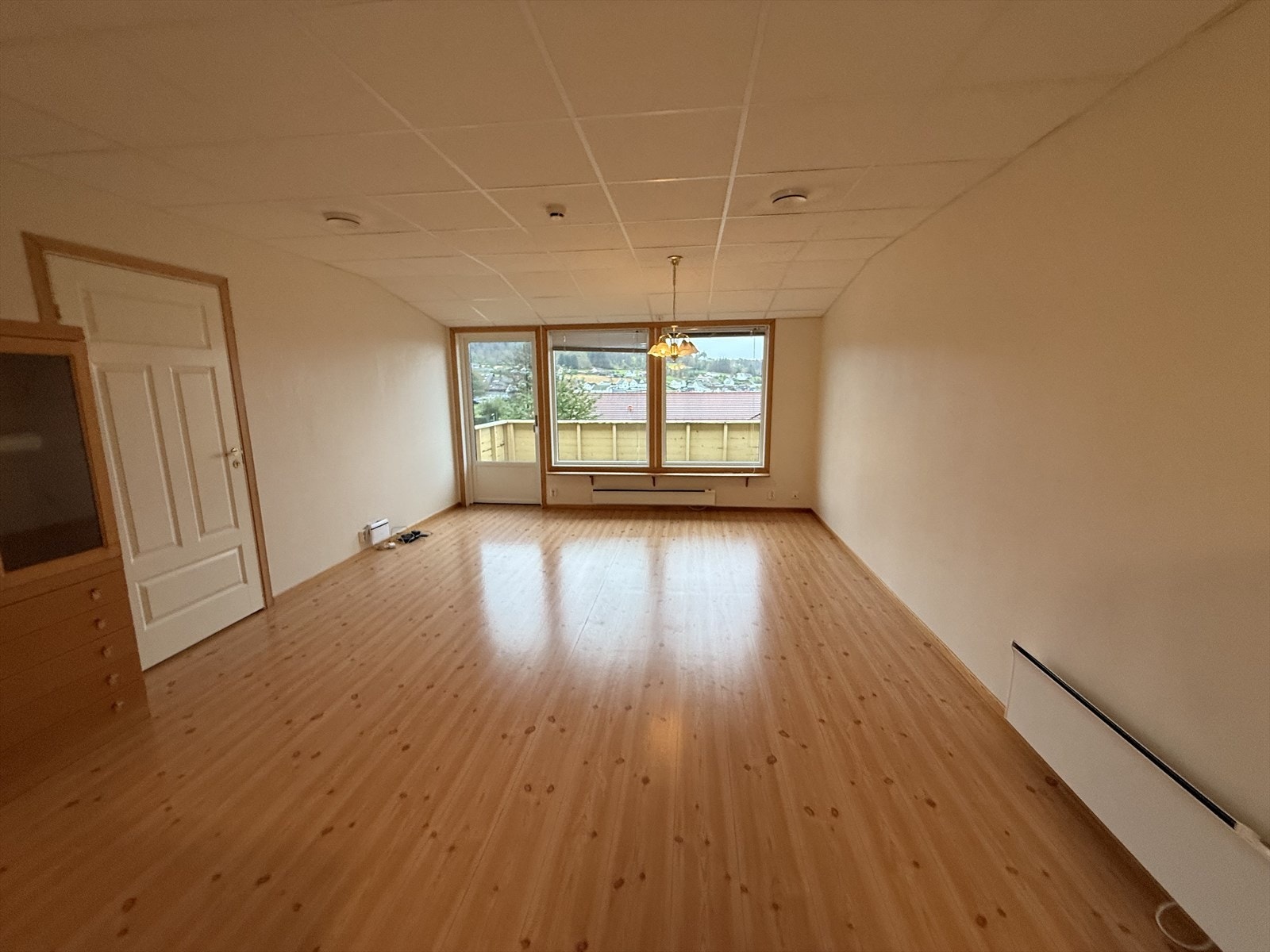 Stue med utgang til balkong. Galleribilde