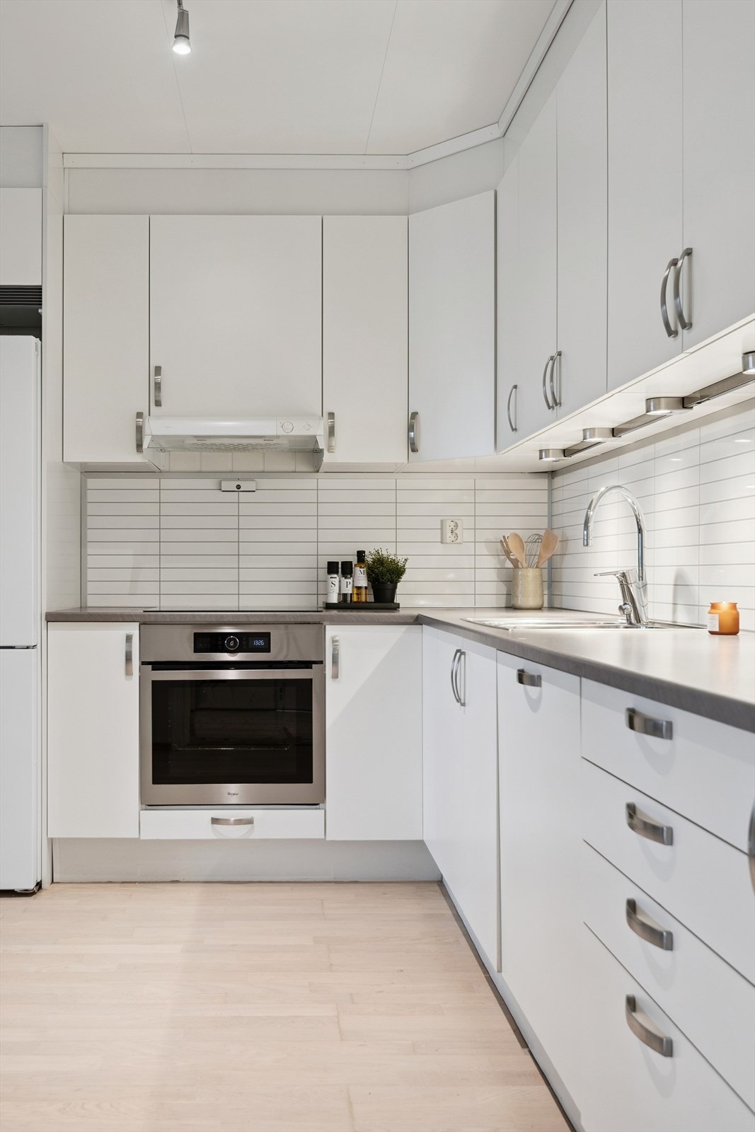 For ekstra trygghet er det installert både komfyrvakt og vannstoppsystem. Galleribilde