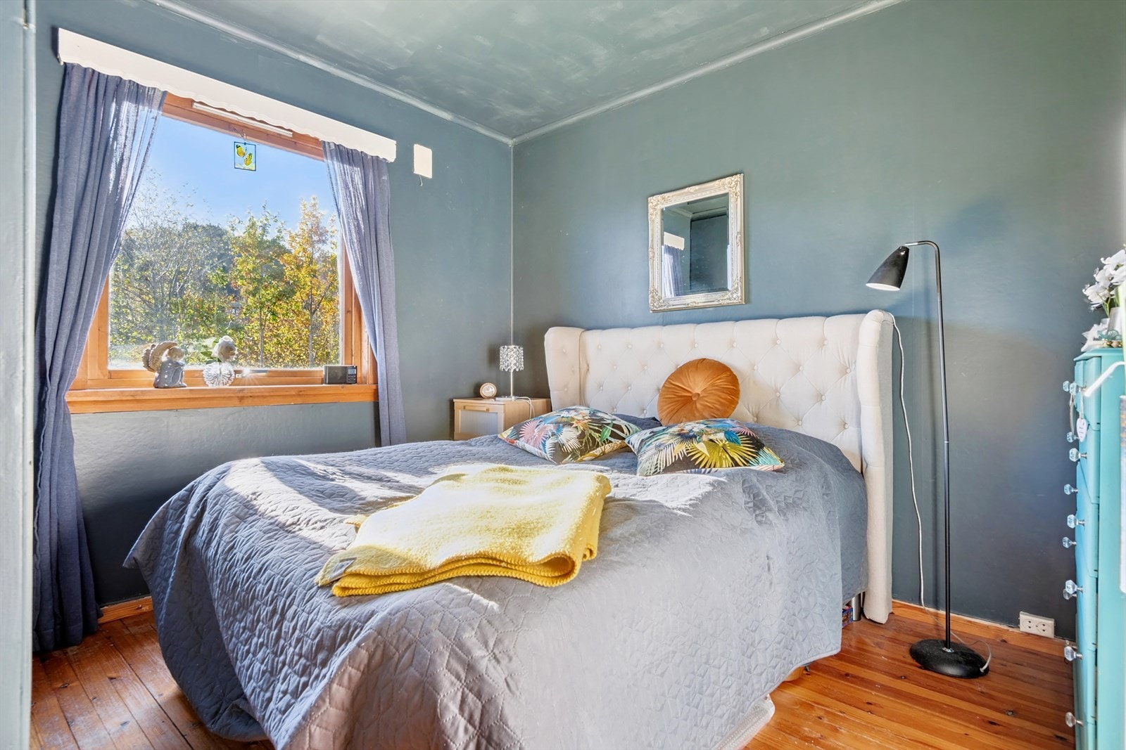 Det er totalt 4 soverom i huset hvorav et ligger i 1. etasje og har en bra størrelse Galleribilde