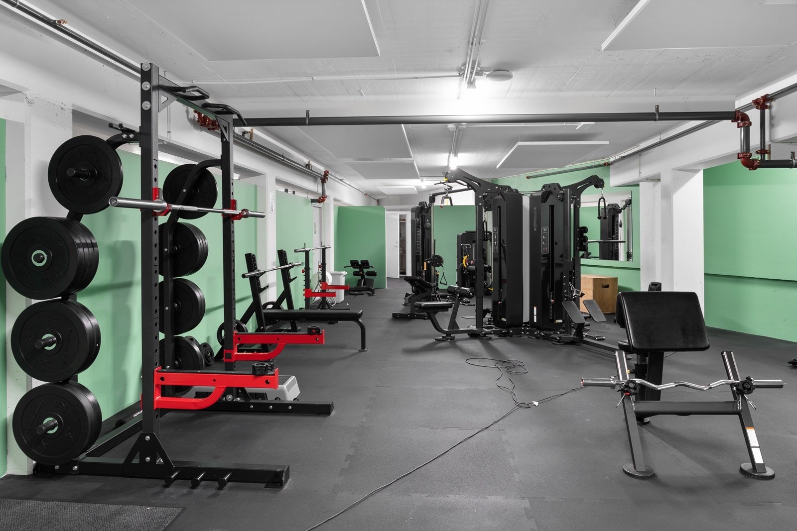 I kjelleren har borettslaget et flott treningsrom til beboerne. Årsgebyret er kun 1000kr i året. Galleribilde