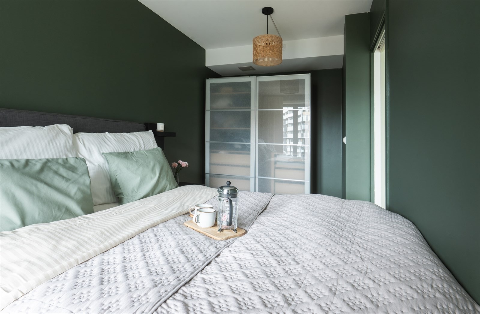 Garderobeløsning som gir godt med lagringsplass. Her er det også muligheter for integrerte løsninger. Galleribilde