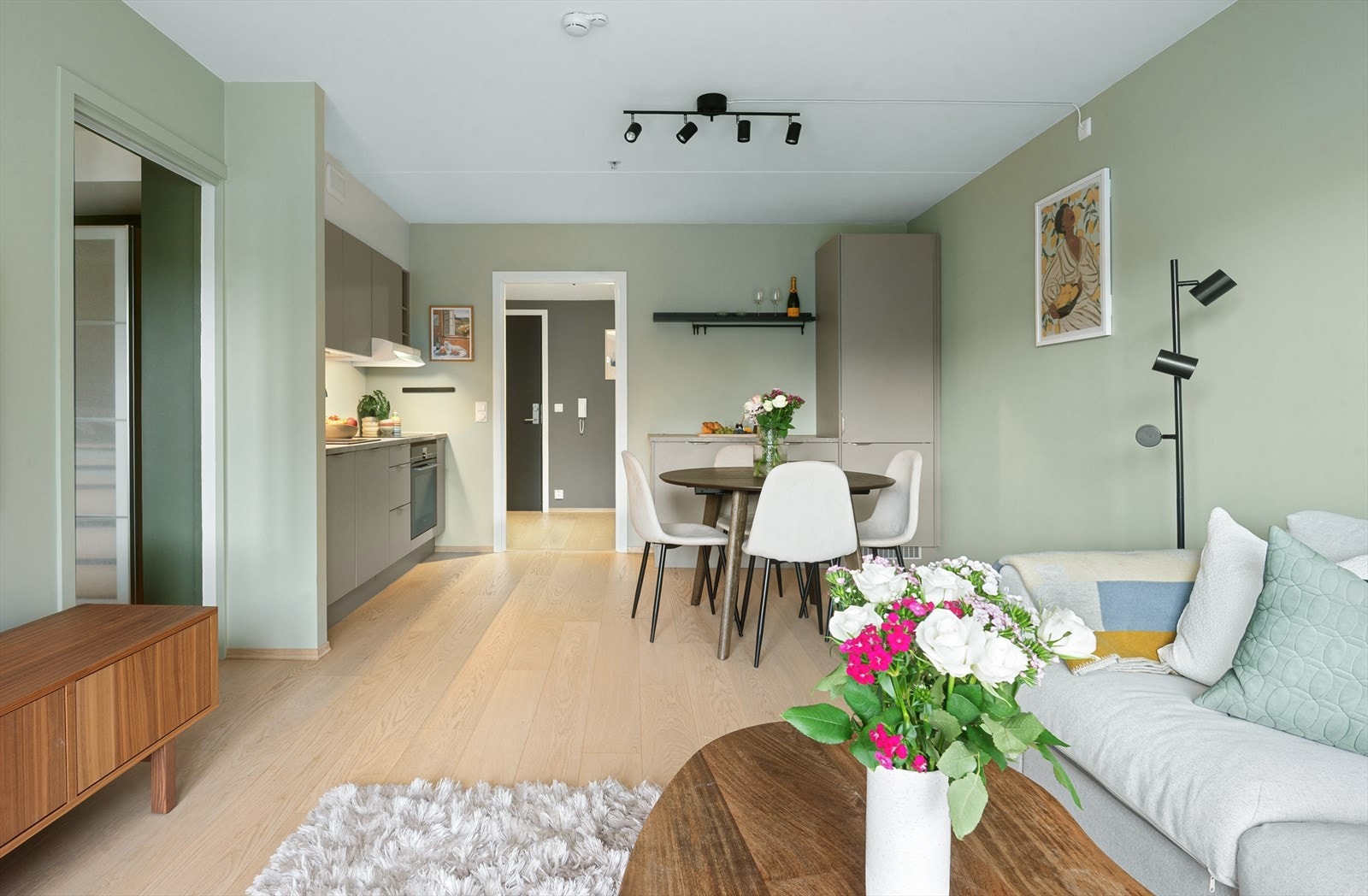 I tilknytning til kjøkken kan man innrede med spisegruppe. Galleribilde