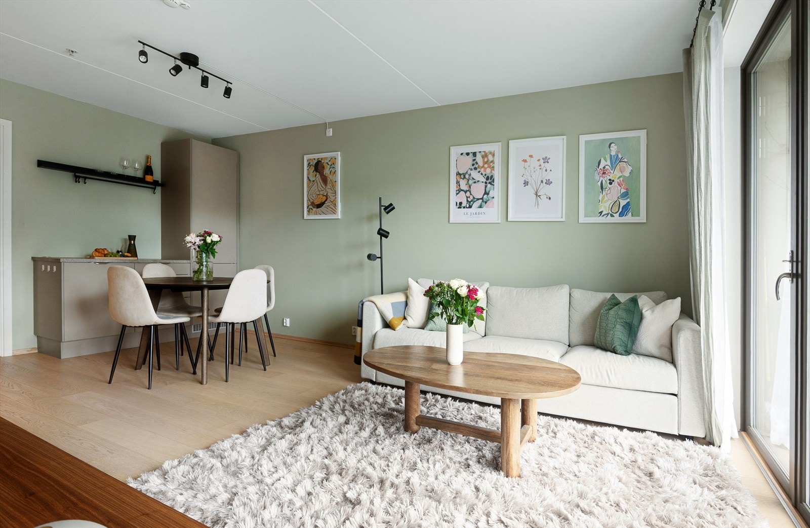 God plass til en hyggelig sofaseksjon og annen ønskelig innredning. Galleribilde