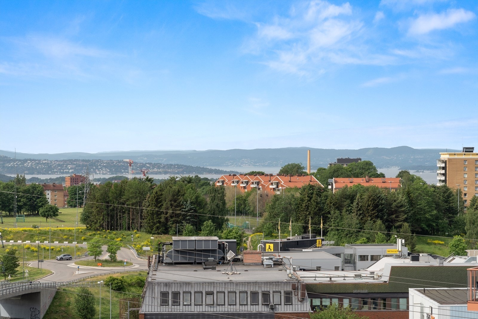 Fra takterrassen har man flott utsikt ned mot Oslofjorden. Galleribilde