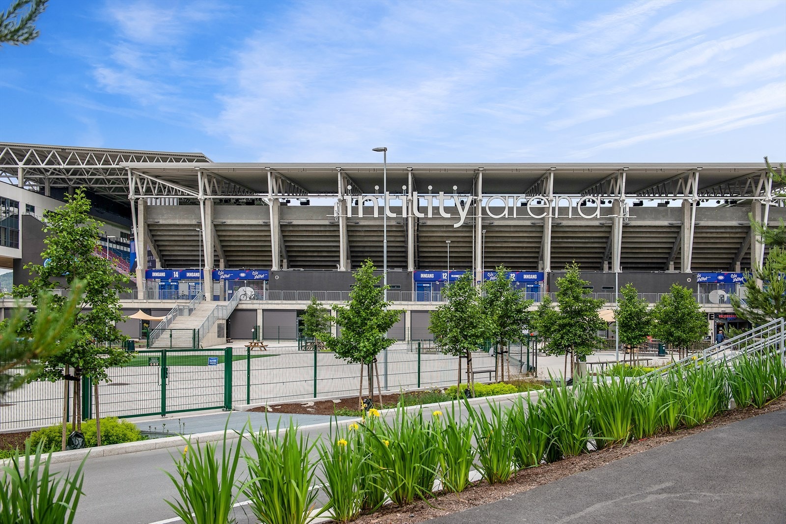 Gangavstand til Intility Arena, VIF Fotball sin hjemmebane. Galleribilde
