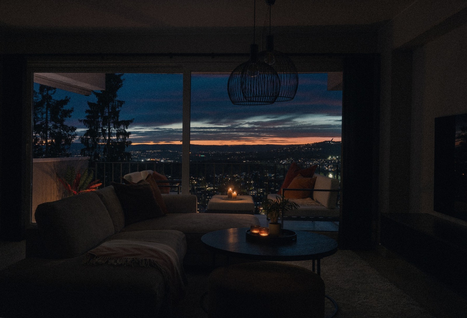 Her kan koselige ettermiddager nytes i en behagelig atmosfære med flott utsikt Galleribilde