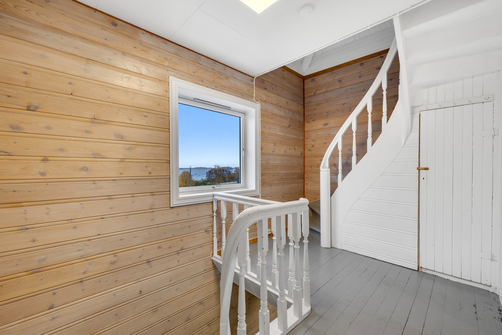 Leiligheten er over to plan, og ligger i 2. og 3. etasje. Galleribilde