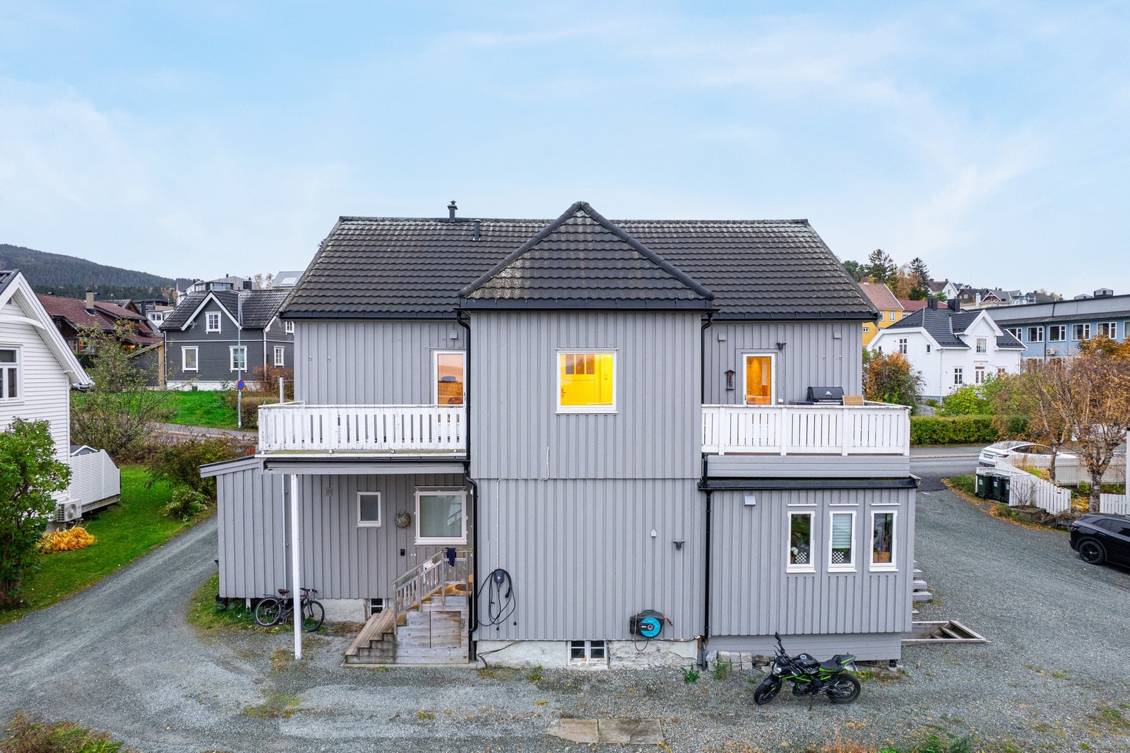 Det er tilgang til to parkeringsplasser. Galleribilde