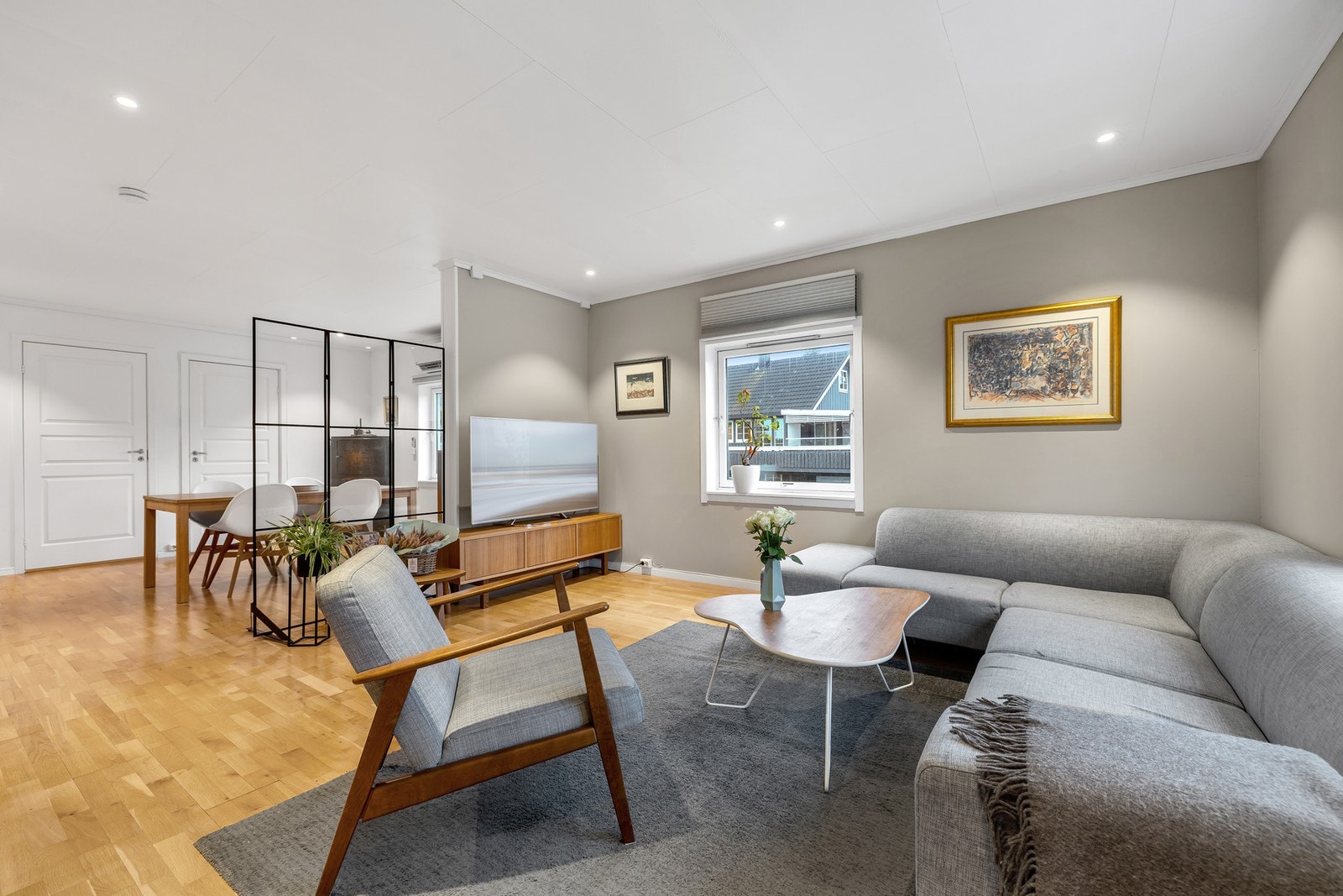 Det er en naturlig overgang fra stue til spisestue. Galleribilde