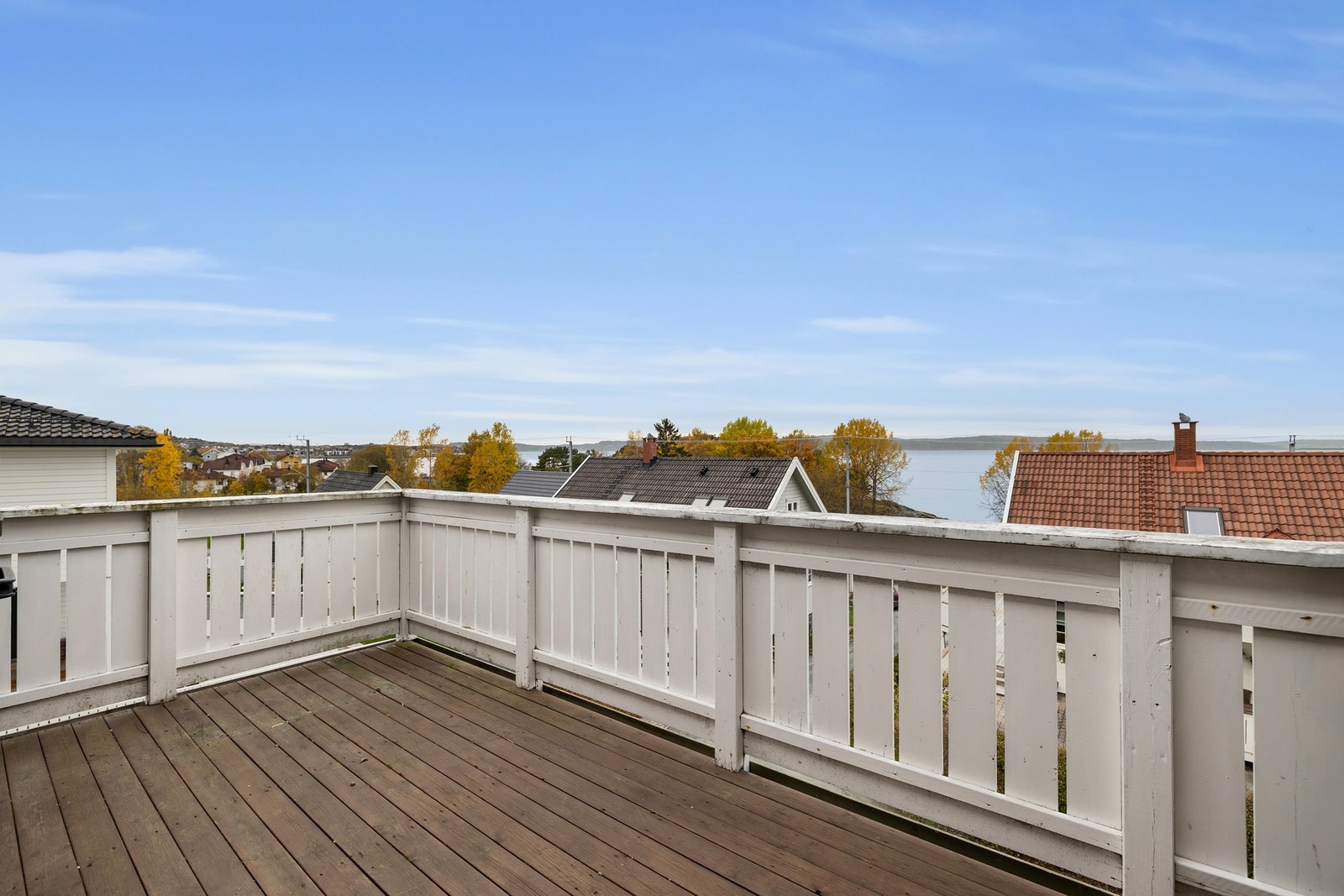 Fra kjøkkenet har du utgang til takterrasse. Galleribilde